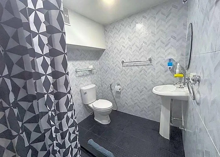 Skylink Homes - Pattunaam - Airport Link & Bts Chidlom Бангкок